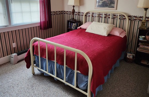 South Boston House | A roomy, comfortable home close to everything.