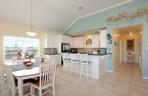 Port Bolivar House | A SASSY SEAGULL - Super cute w/Cargo Lift, Fenced Yard, close to beach!