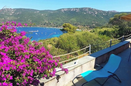Belvedere-Campomoro House | A seaside interlude between nature and serenity