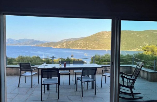 Belvedere-Campomoro House | A seaside interlude between nature and serenity
