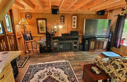 Nineveh House | A !!!! secluded Brown County Cabin retreat !!!!