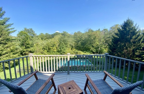 Redding Ridge House | A Secluded Modern Getaway