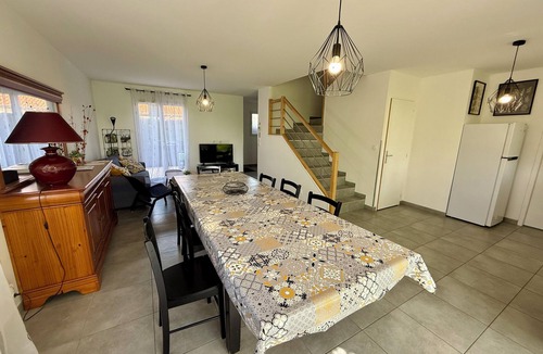 Beynost Villa | A serene interlude at the gateway to Lyon