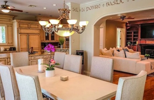Auburndale House | A serene lake side estate