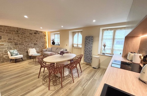 Locronan House | A setting of stone and history