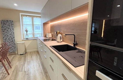 Locronan House | A setting of stone and history