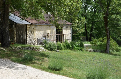 Masquieres Bed & Breakfast | A sheepfold for two with swimming pool in the woods