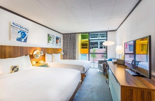 West Fens Hotel | A short drive from Old State House! Balcony! Parking!