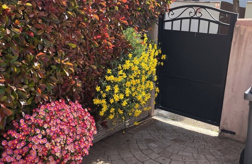 Manduel House | A single-storey house in a quiet subdivision with swimming pool and parking.