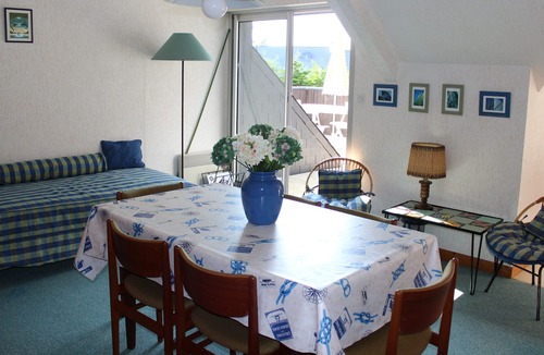 Saint-Gildas-de-Rhuys Apartment | A site resting on the beach road