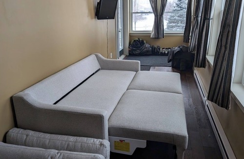 Windsor House | A Ski & Bike Basecamp and walk to a brewpub!