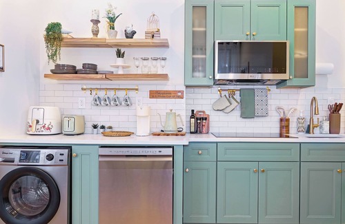 Logan Square Apartment | A Slow Morning in a Parisian Studio
