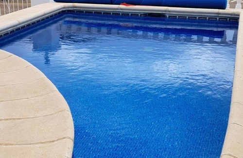 Pinar de Campoverde House | A small family home with pool