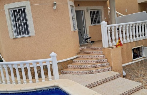 Pinar de Campoverde House | A small family home with pool