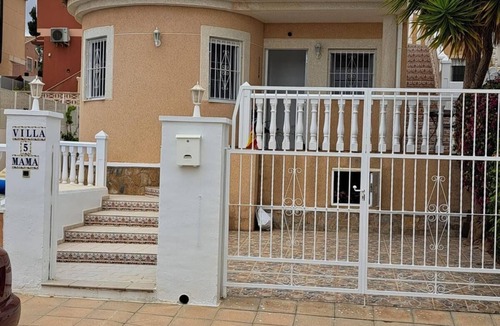 Pinar de Campoverde House | A small family home with pool