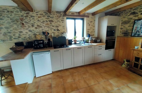 Rieupeyroux House | A small house above the meadows. Light, space and silence.