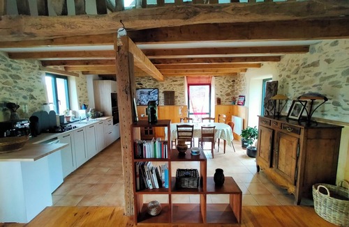 Rieupeyroux House | A small house above the meadows. Light, space and silence.