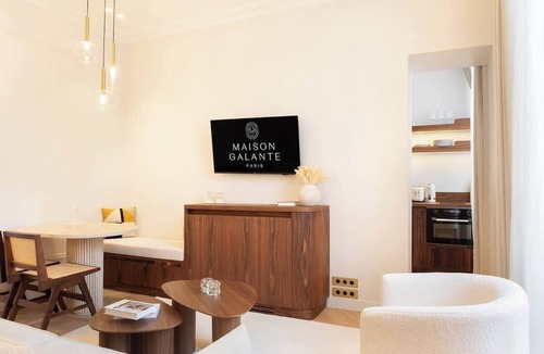 Madeleine Apartment | A Sophisticated 1-BR with Services in La Madeleine