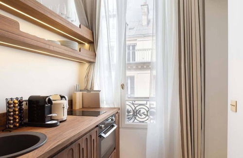 Madeleine Apartment | A Sophisticated 1-BR with Services in La Madeleine