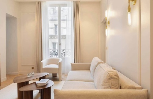Madeleine Apartment | A Sophisticated 1-BR with Services in La Madeleine