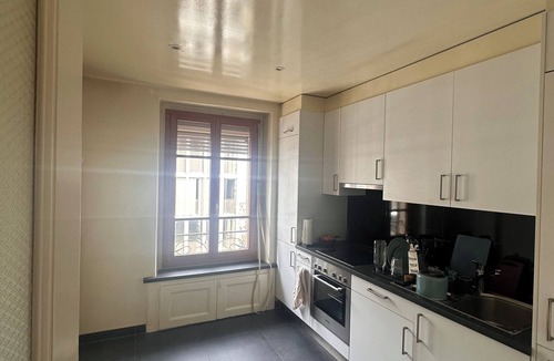 Plainpalais Apartment | A spacey apartment by the Jonction River