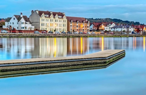West Kirby Apartment | A spacious 1 bedroom Victorian apartment.