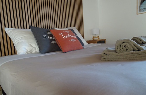 Venterol Bed & Breakfast | A spacious, bright room for a sunny stay