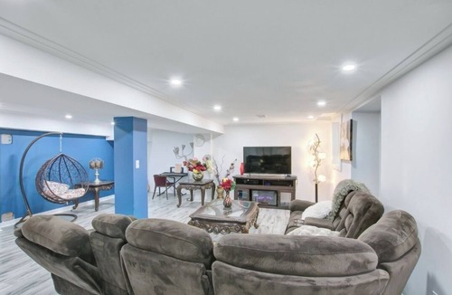 Oshawa House | A spacious, clean and peaceful place to enjoy your vacation