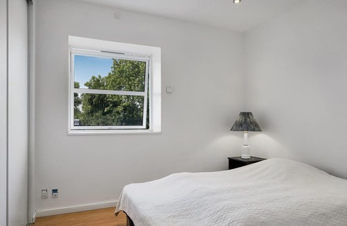 Snertinge House | A spacious cottage surrounded by golden fields awaits you.