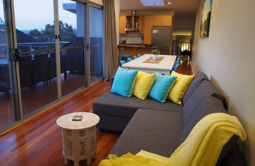 Nelson Bay House | A spacious duplex with waterviews