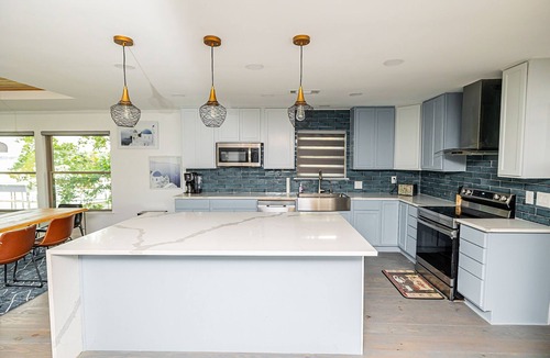 Lake Bridgeport House | A Spacious Lake House - Access to Lake Beach!