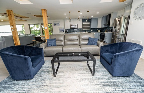 Lake Bridgeport House | A Spacious Lake House - Access to Lake Beach!