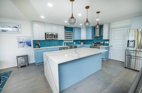 Lake Bridgeport House | A Spacious Lake House - Access to Lake Beach!
