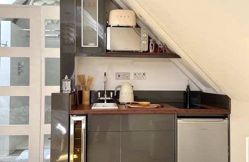 Wickham Market Apartment | A Spacious, Modern & Contemporary Loft Space