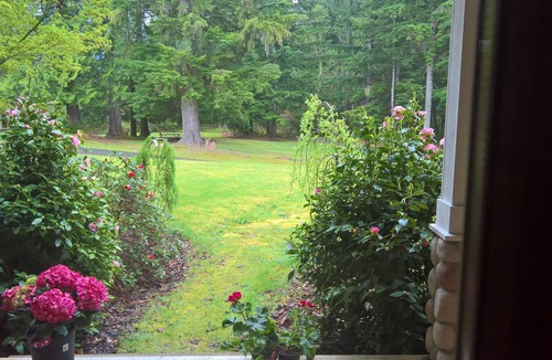 North Bend Villa | A Spacious Mountain Retreat with Stunning Views. 1 bedroom, 2000sqft entire