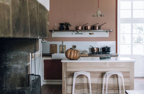 Chaillac House | A spacious setting surrounded by naturenThe castle and its cottage.