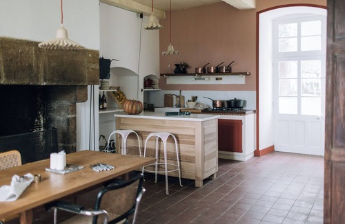 Chaillac House | A spacious setting surrounded by naturenThe castle and its cottage.