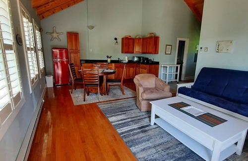 Edgecomb Cottage | A Spacious Vacation Cottage in Sheepscot Harbour