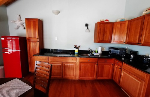 Edgecomb Cottage | A Spacious Vacation Cottage in Sheepscot Harbour