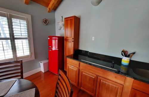 Edgecomb Cottage | A Spacious Vacation Cottage in Sheepscot Harbour