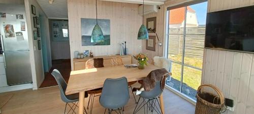 Juelsminde House | A Sparkling Sea View And Waves In Juelsminde