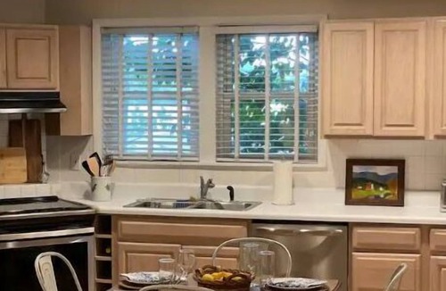 Lewisburg Cottage | A special cottage! Opening available for May 2 commitment weekend.