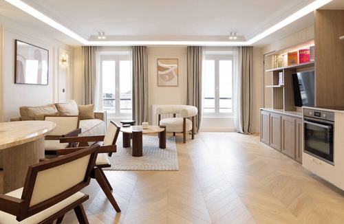 Gaillon Apartment | A Splendid 2-BR/2BA with Services in Opéra