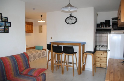 Frontignan Apartment | A splendid view of the marina for this pretty apartment