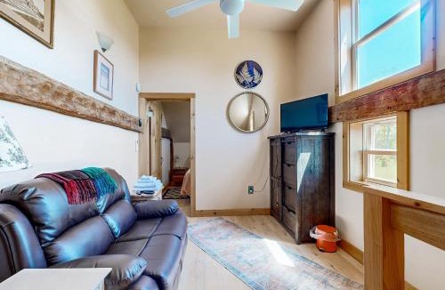 Walpole Apartment | A Spot on the River