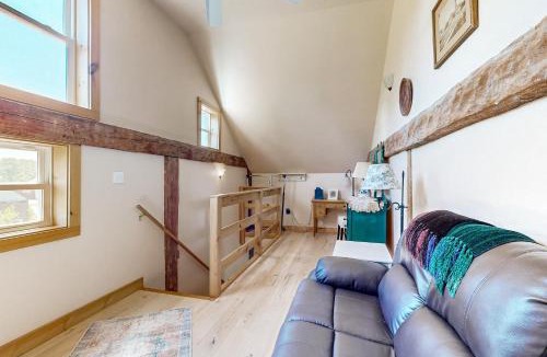 Walpole Apartment | A Spot on the River