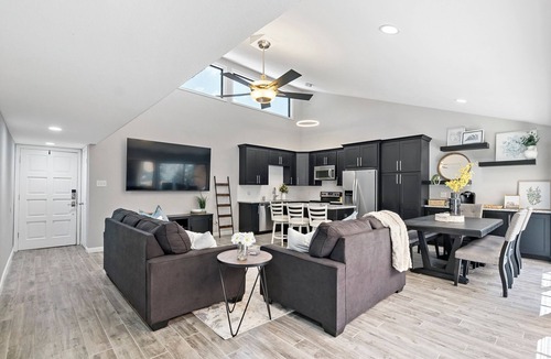 Wolf Pen Creek House | A Starry Night in Aggieland! One mile to Kyle Field