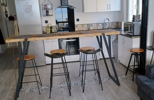 Palavas-les-Flots Apartment | A stay with your feet in the water. Spacious & bright apartment