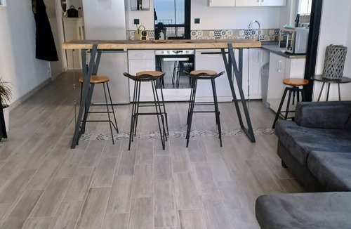 Palavas-les-Flots Apartment | A stay with your feet in the water. Spacious & bright apartment