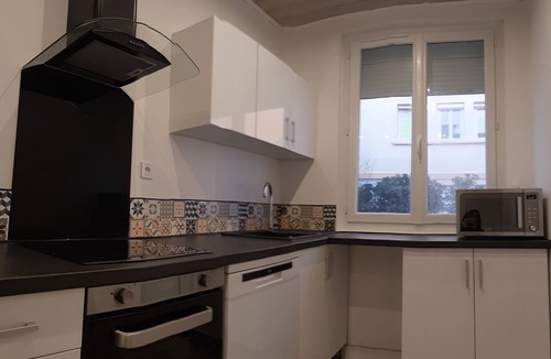 Palavas-les-Flots Apartment | A stay with your feet in the water. Spacious & bright apartment